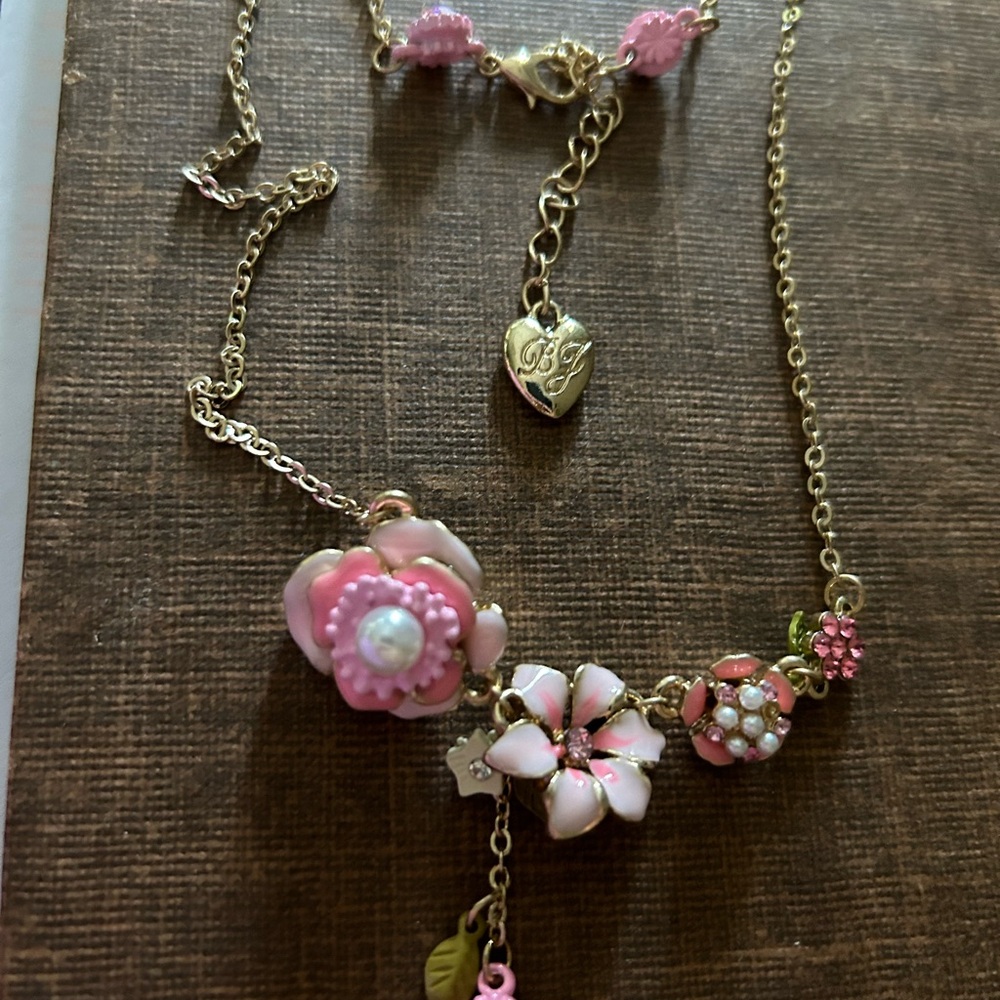 Betsey Johnson Pink Flowers Earrings, Necklace and Bracelet set - Picture 5 of 6